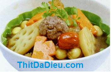 Thịt đà điểu hấp lá sen